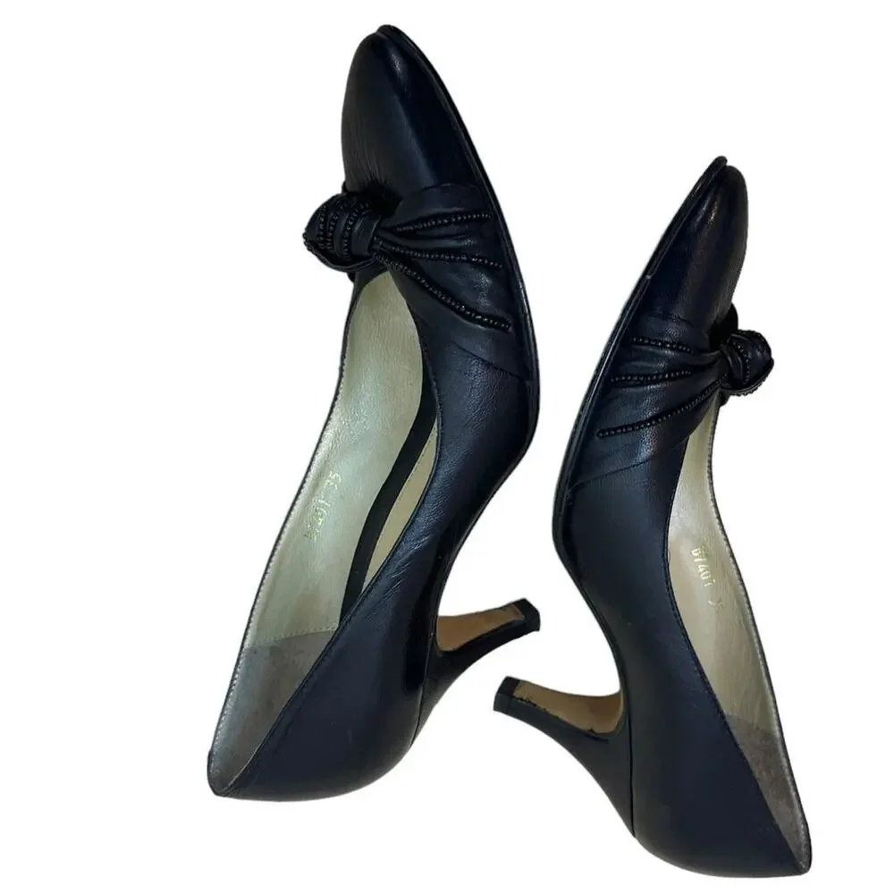 Guy Laroche Vintage Black Rose Adorned Leather Pumps Shorter Heel sz 35 - Picture 3 of 14